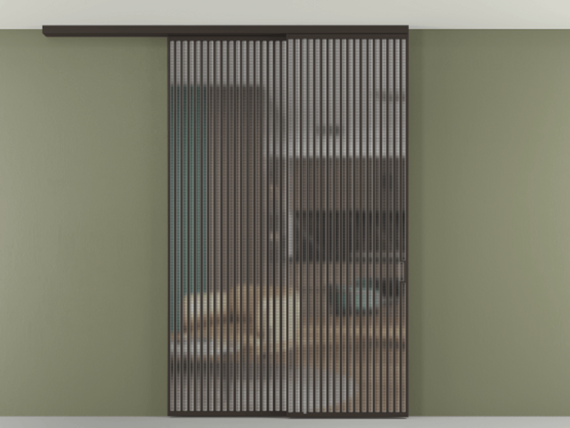 Перегородка Formato вдоль стены на потолок 2 створки с синхронным механизмом АЛПР 040.06 Алюминий антрацит Декоративное стекло с сеткой "Mesh silver", триплекс Цена 486420 ₽ | Volhovec